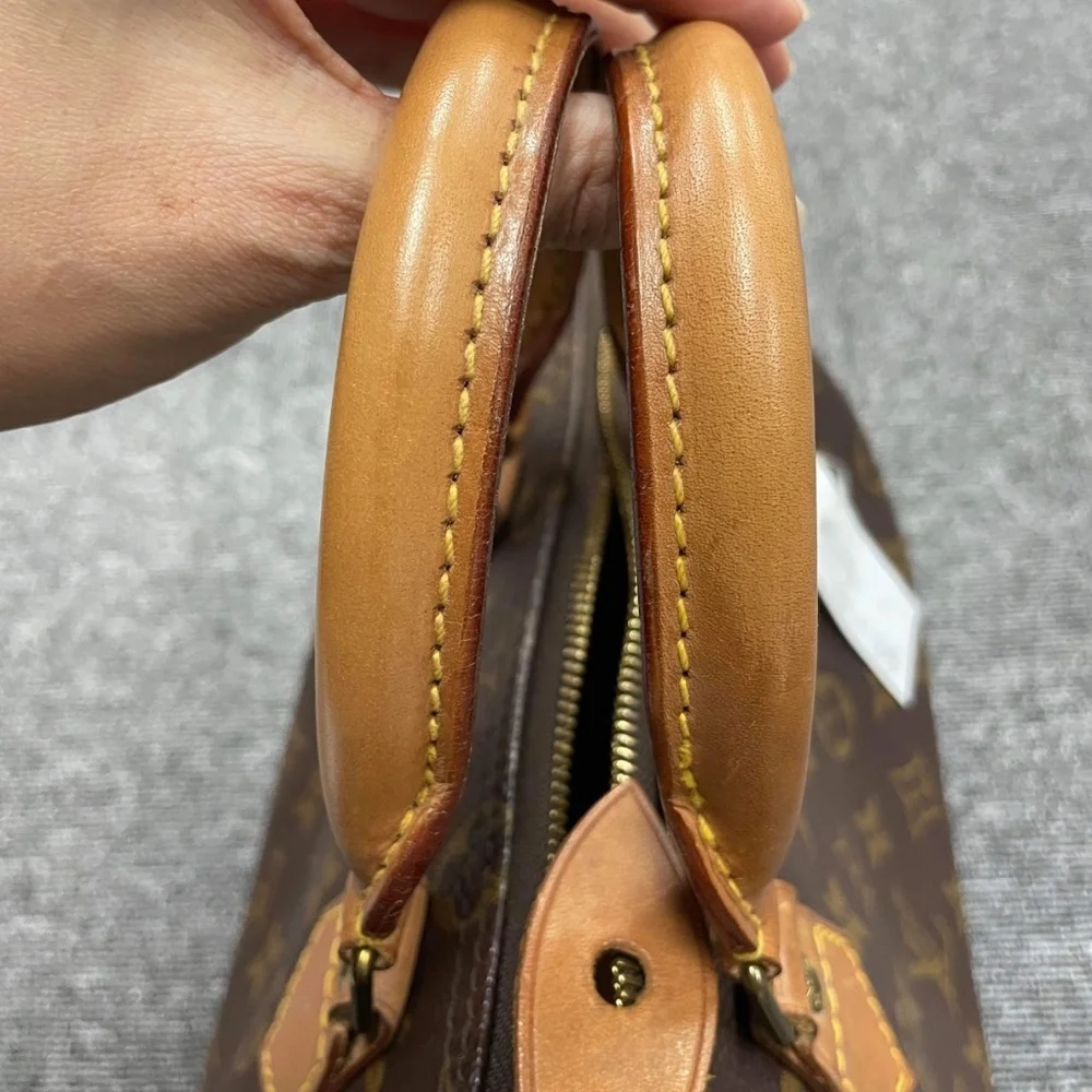 Authentic Louis Vuitton speedy 25 with dust bag, lock, and key - Picture 12 of 14
